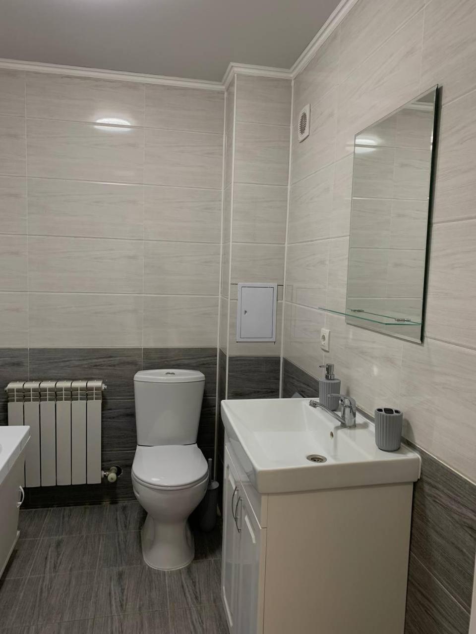 Comfort Plus Hostel Almaty Bagian luar foto